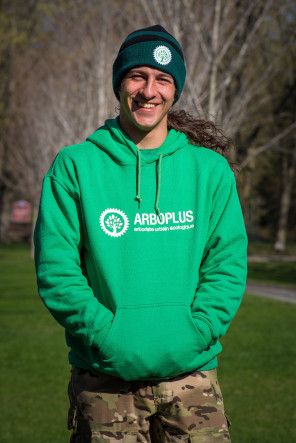 Timothée Maher, arboriculteur Timothée Maher, arboriculteur